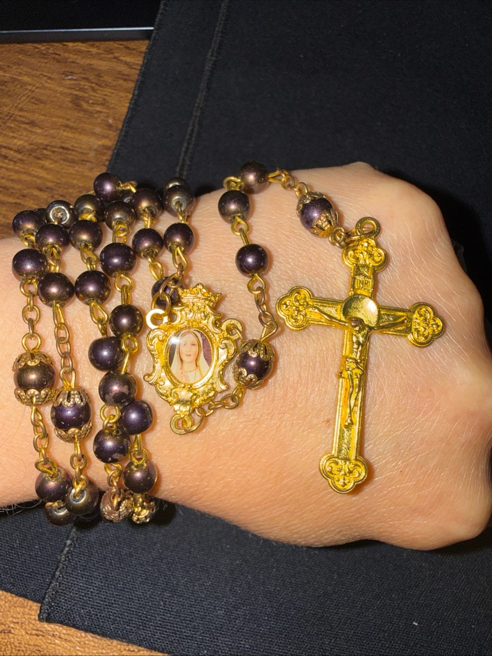 Catholic Gold-tone Rosary Purple Beads cross crucifix queen of heaven pray for
